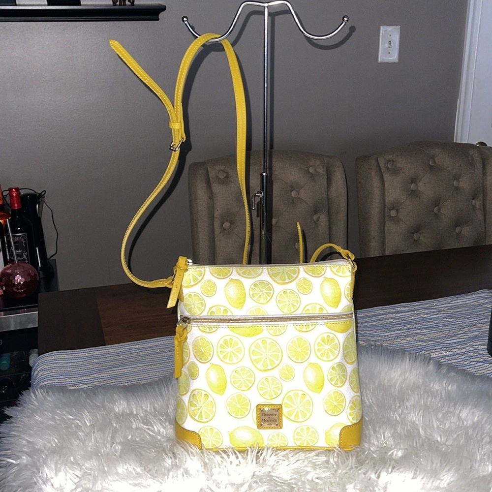 Dooney & Bourke 🍋 Limone Lemons🍋 Crossbody EUC - Picture 3 of 16